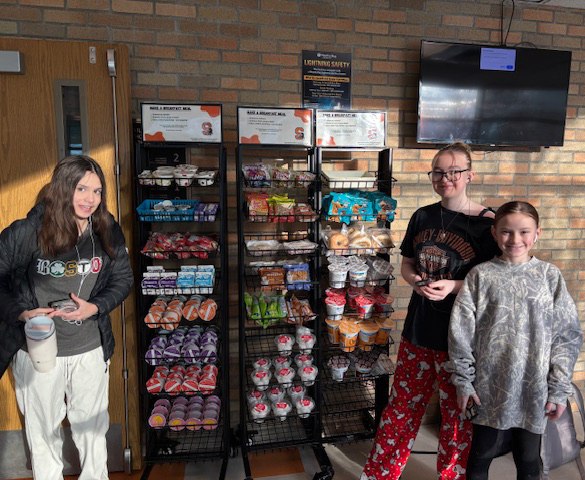 Schuylerville CSD: Kids at the Breakfast Cart